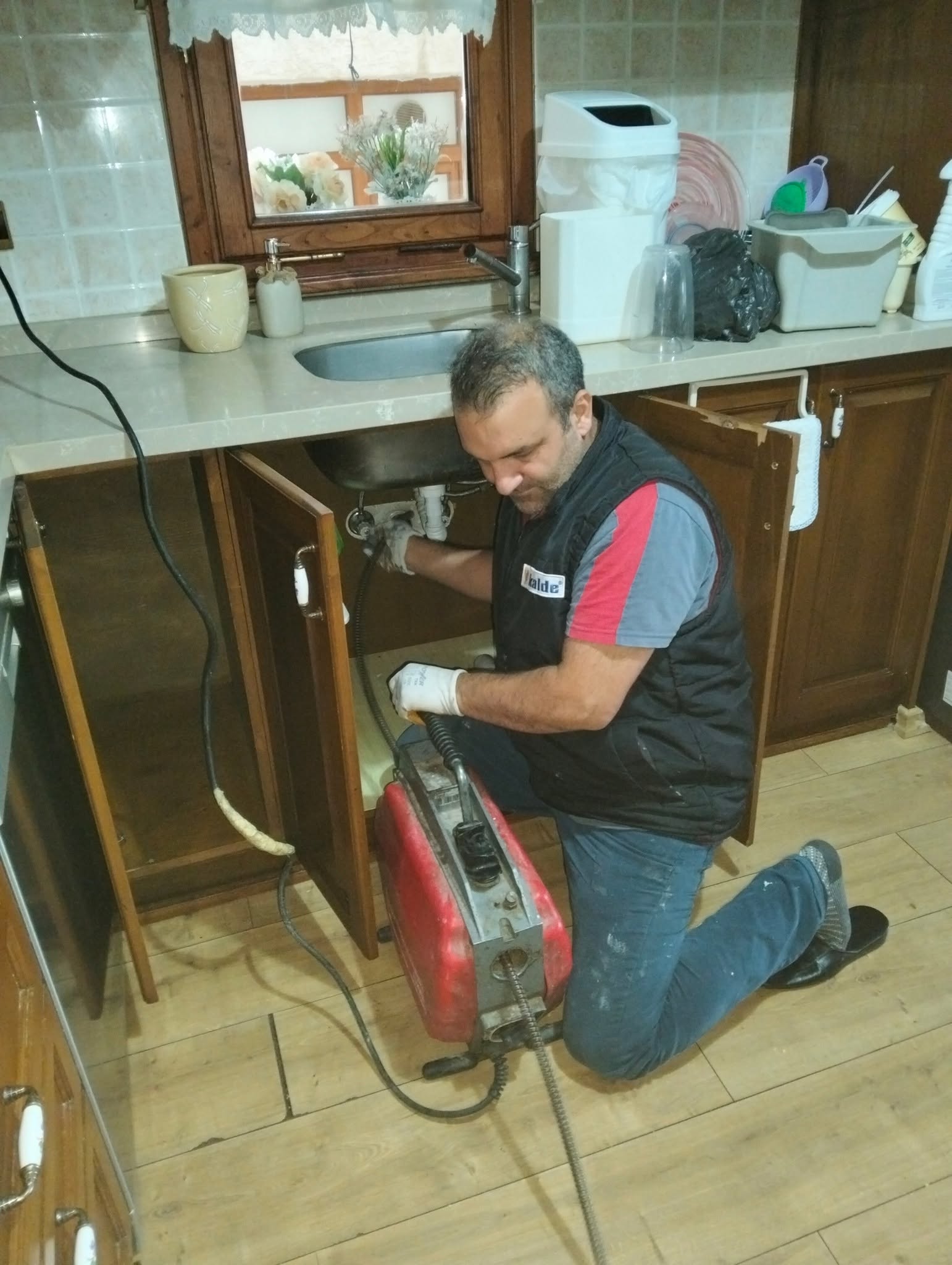İş yerinde Banyo Lavabosu Montajı